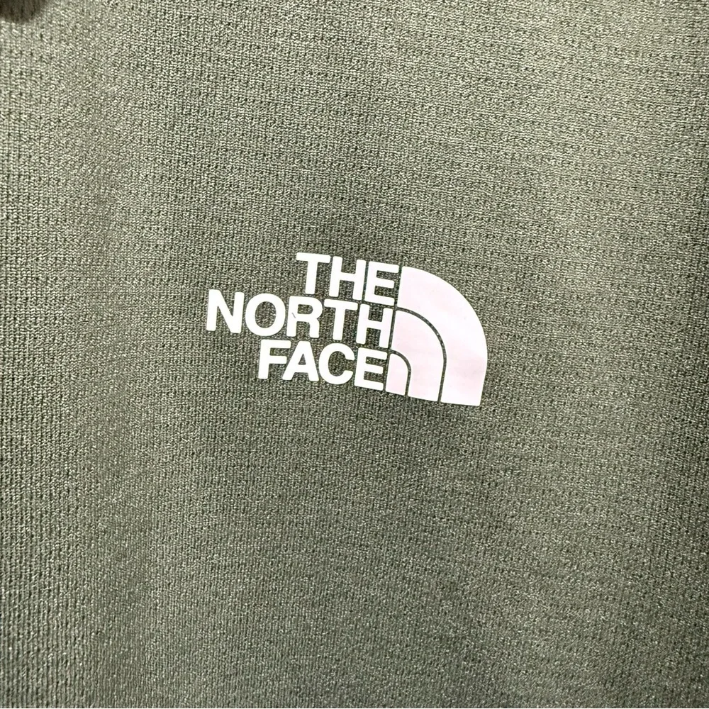 The North Face Men’s Medium Green Short Sleeve Polo Shirt Log